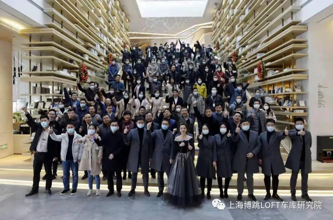 黄南全国一百多人在华侨城汉口道6号参观研讨LOFT专利车库技术！